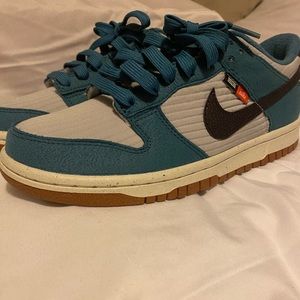 NIKE DUNK low SE Toasty (GS) RIFT BLUE/GREY FOG/SAIL/CAVE PURPLE DC9561-400